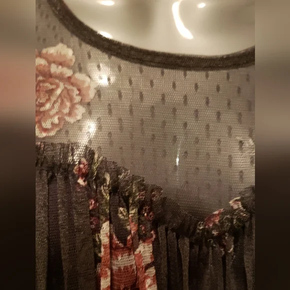 Torrid sleeveless blouse -size 12 - Picture 2 of 5